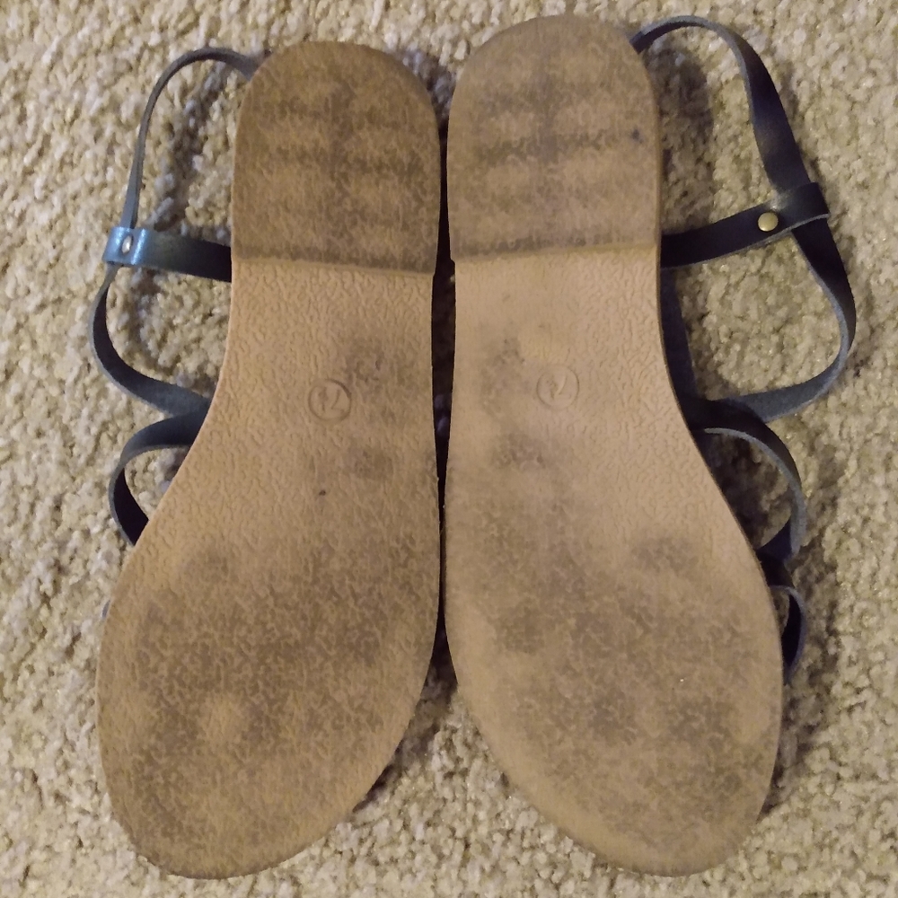 Shoes - Picture 4 of 6